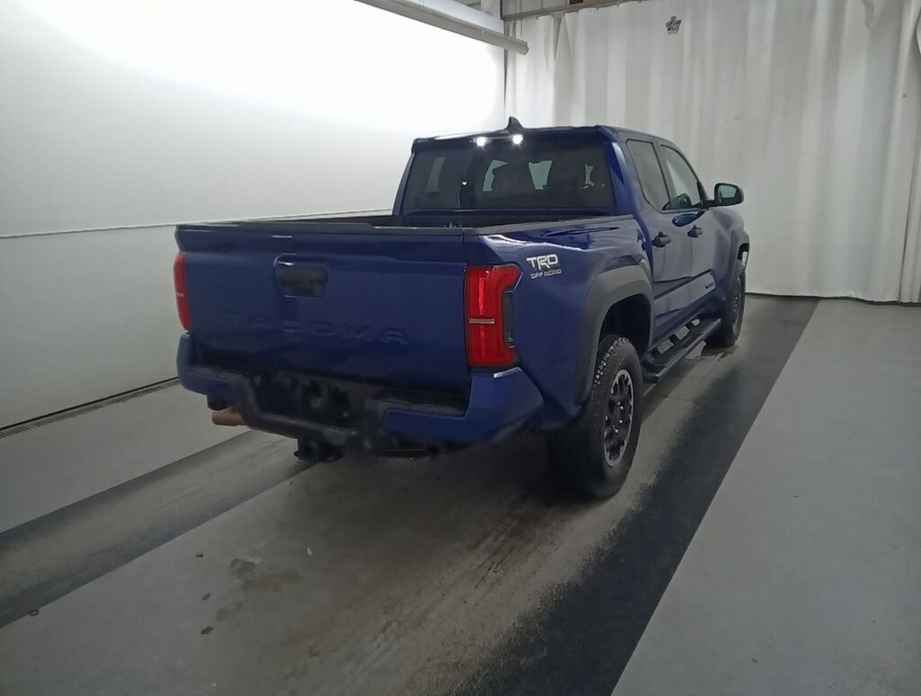 2025 Toyota Tacoma TRD Off-Road photo 2