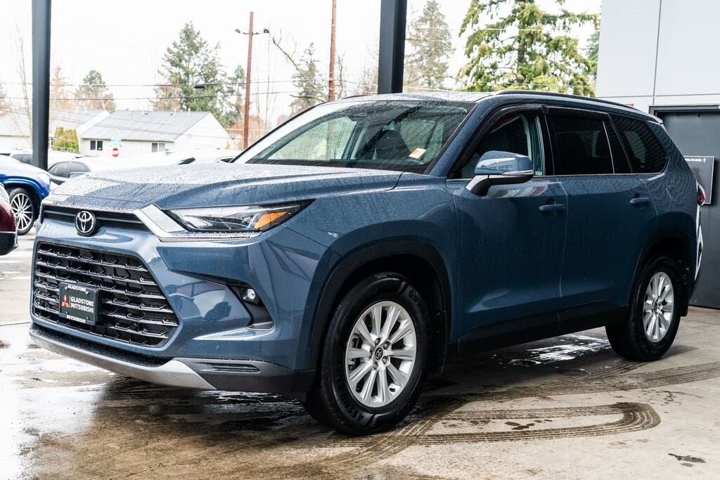 2024 Toyota Grand Highlander Limited photo 3
