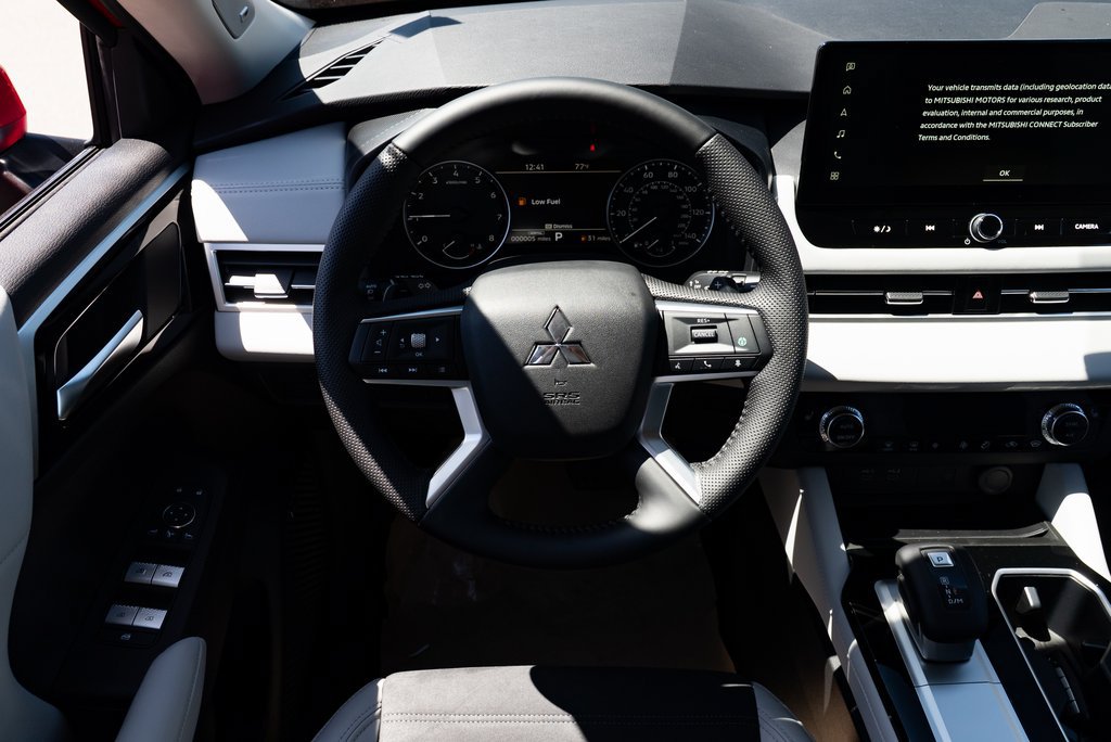 2025 Mitsubishi Outlander SEL - Photo 11