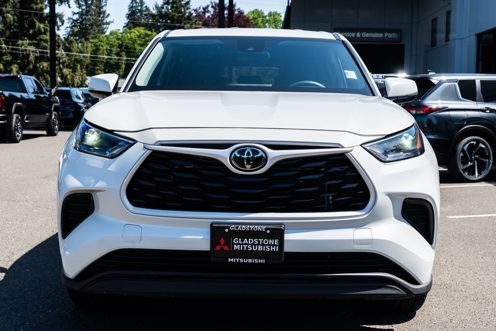 2023 Toyota Highlander L photo 2