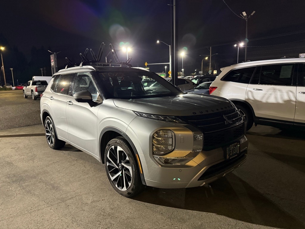 2023 Mitsubishi Outlander SEL's photo