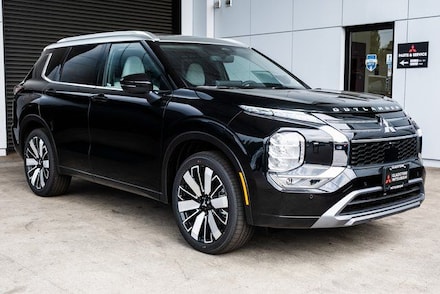 2025 Mitsubishi Outlander Platinum Edition SUV