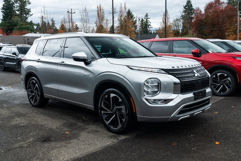 2023 Mitsubishi Outlander Plug-In Hybrid SEL's photo