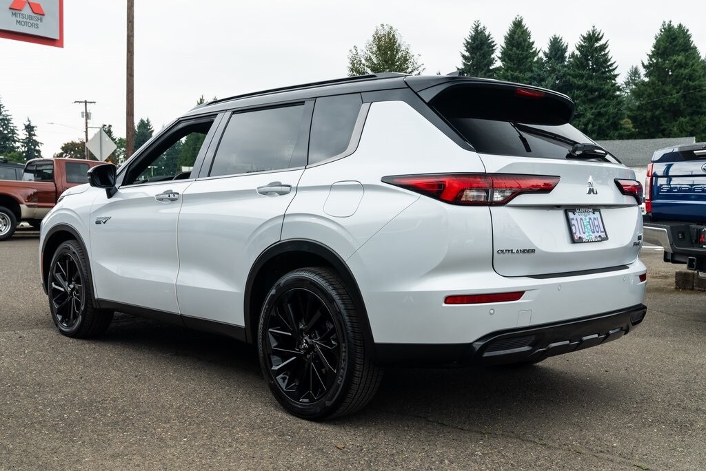 2025 Mitsubishi Outlander PHEV SEL Black Edition photo 3