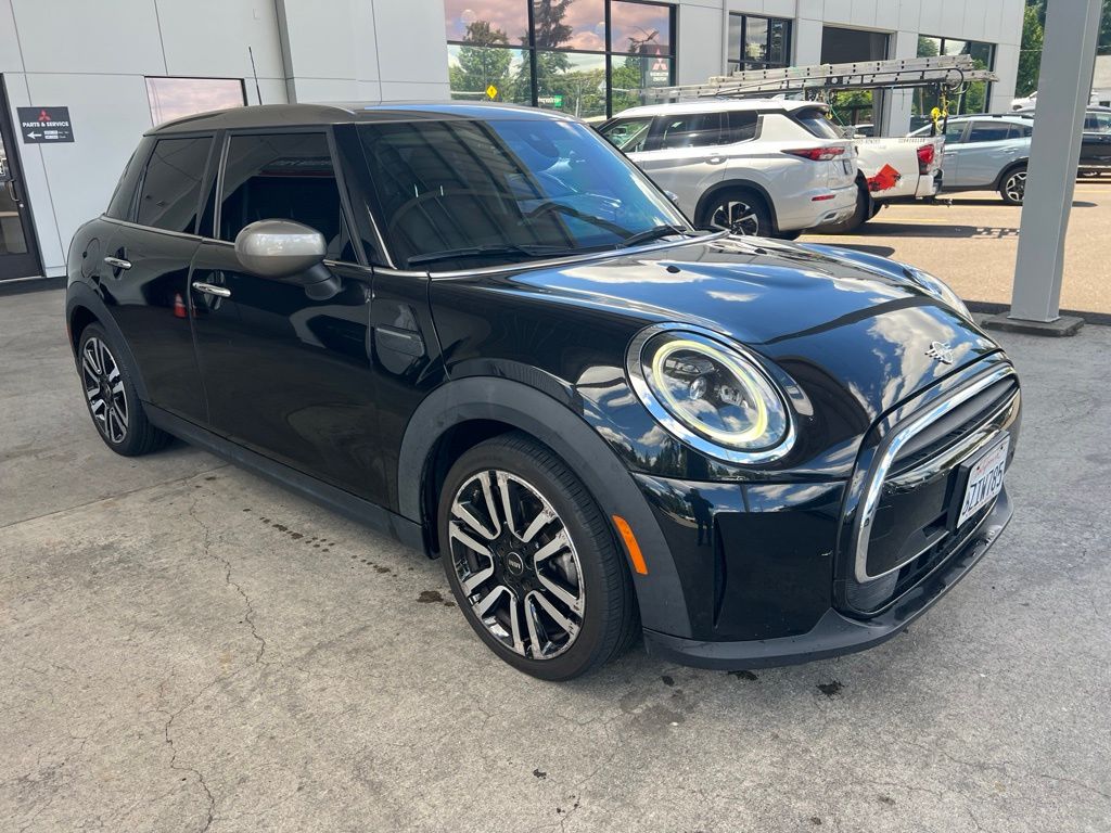 2022 MINI Hardtop Cooper Oxford Edition's photo