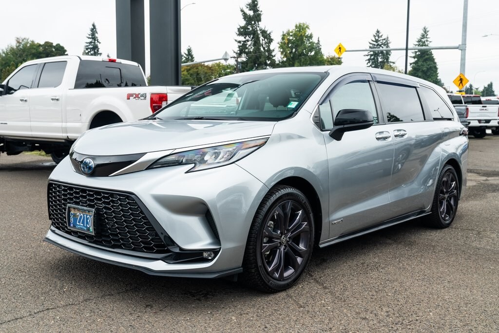 2021 Toyota Sienna XSE photo 2
