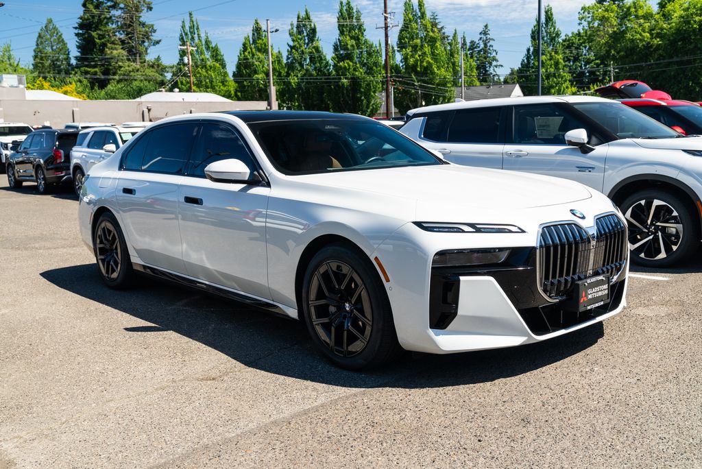 2025 BMW 7 Series 740i xDrive Sedan's photo