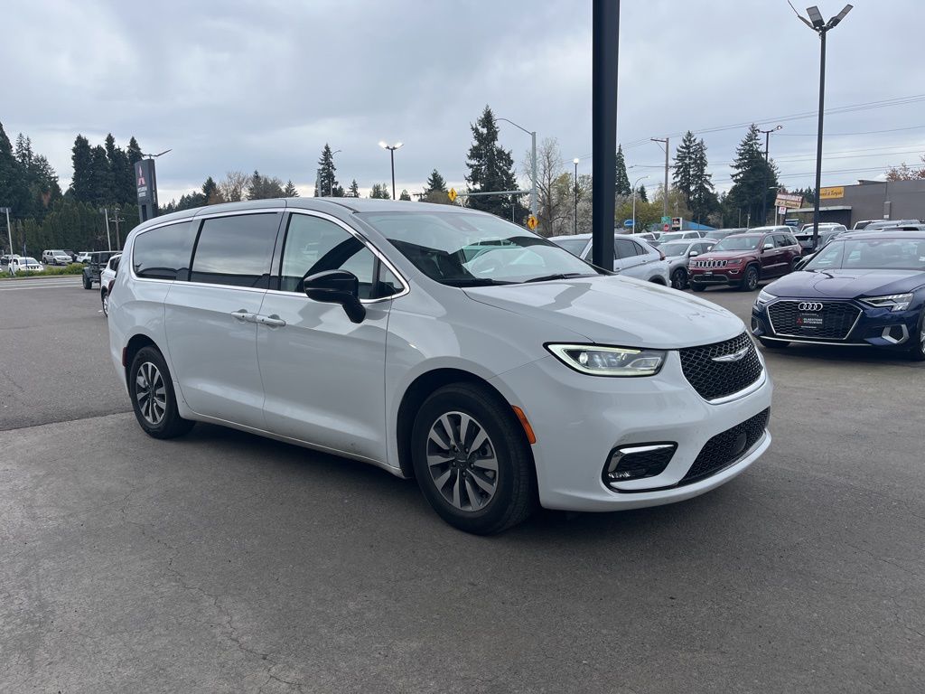 2024 Chrysler Pacifica PHEV