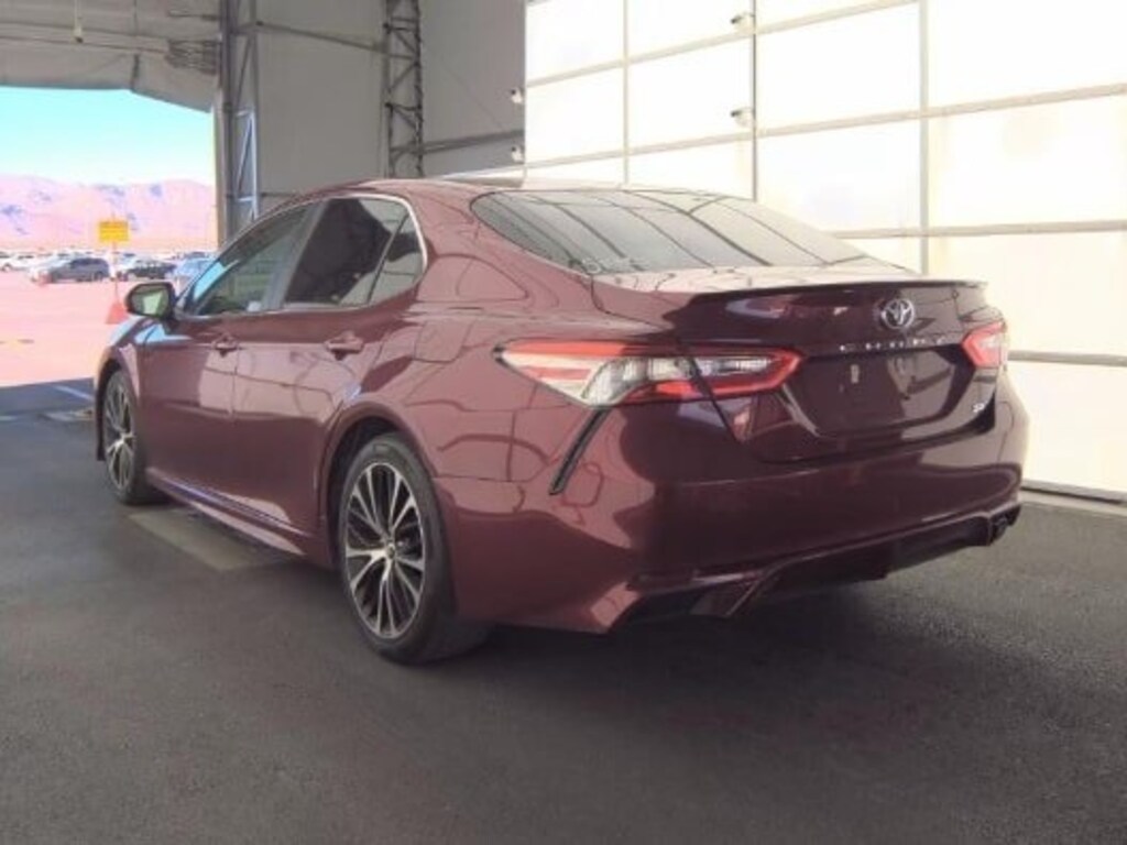 Used 2018 Toyota Camry SE Sedan