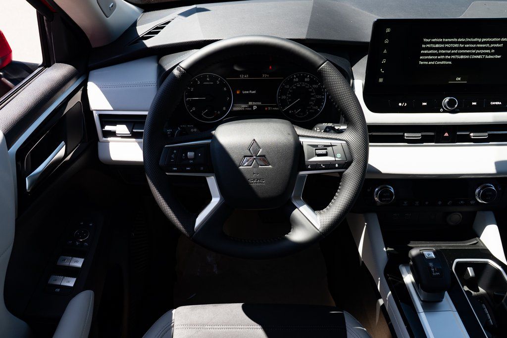 2025 Mitsubishi Outlander SEL - Photo 11