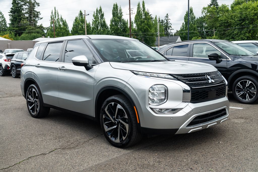 2022 Mitsubishi Outlander SE FWD's photo