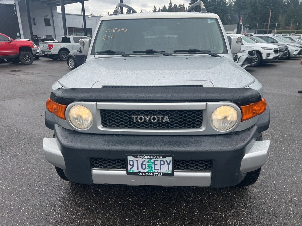 Used 2007 Toyota FJ Cruiser Base with VIN JTEZU11FX70005393 for sale in Milwaukie, OR