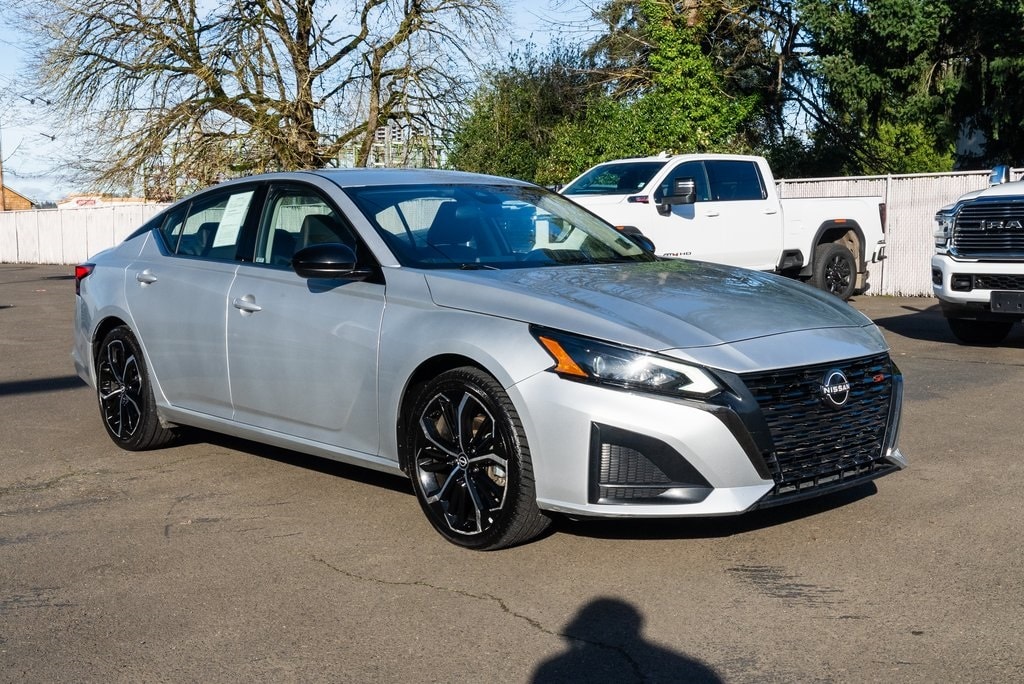 2023 Nissan Altima SR