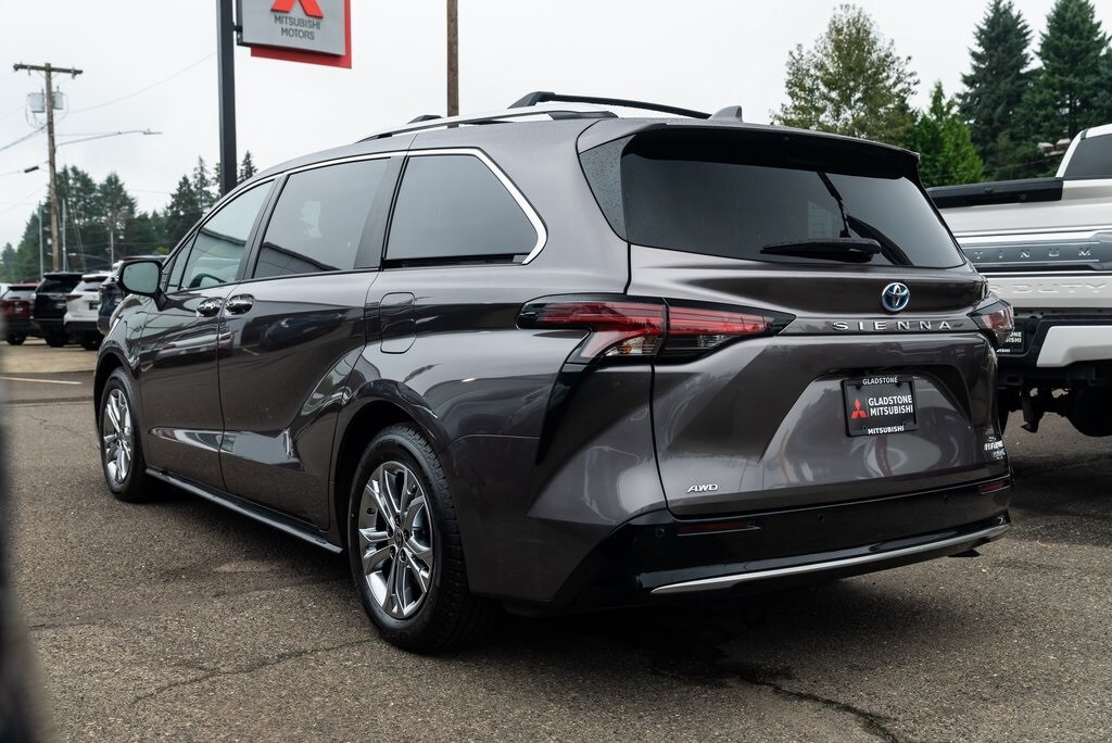 2022 Toyota Sienna Platinum photo 3