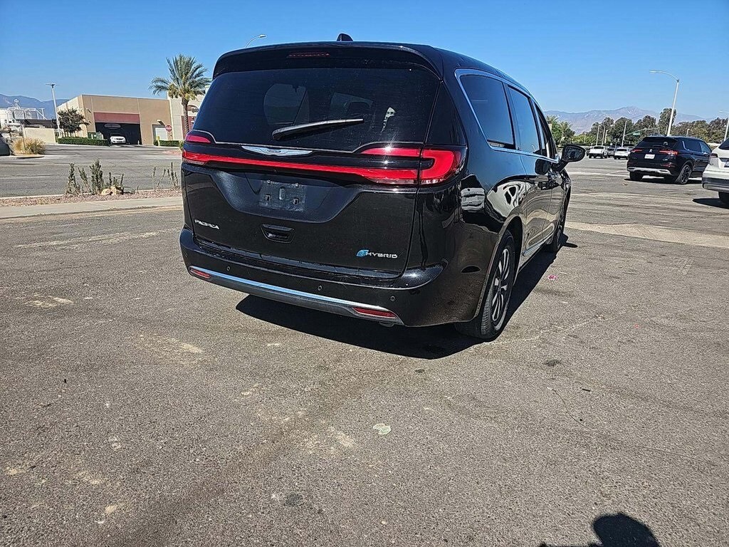 2023 Chrysler Pacifica Hybrid Limited photo 4