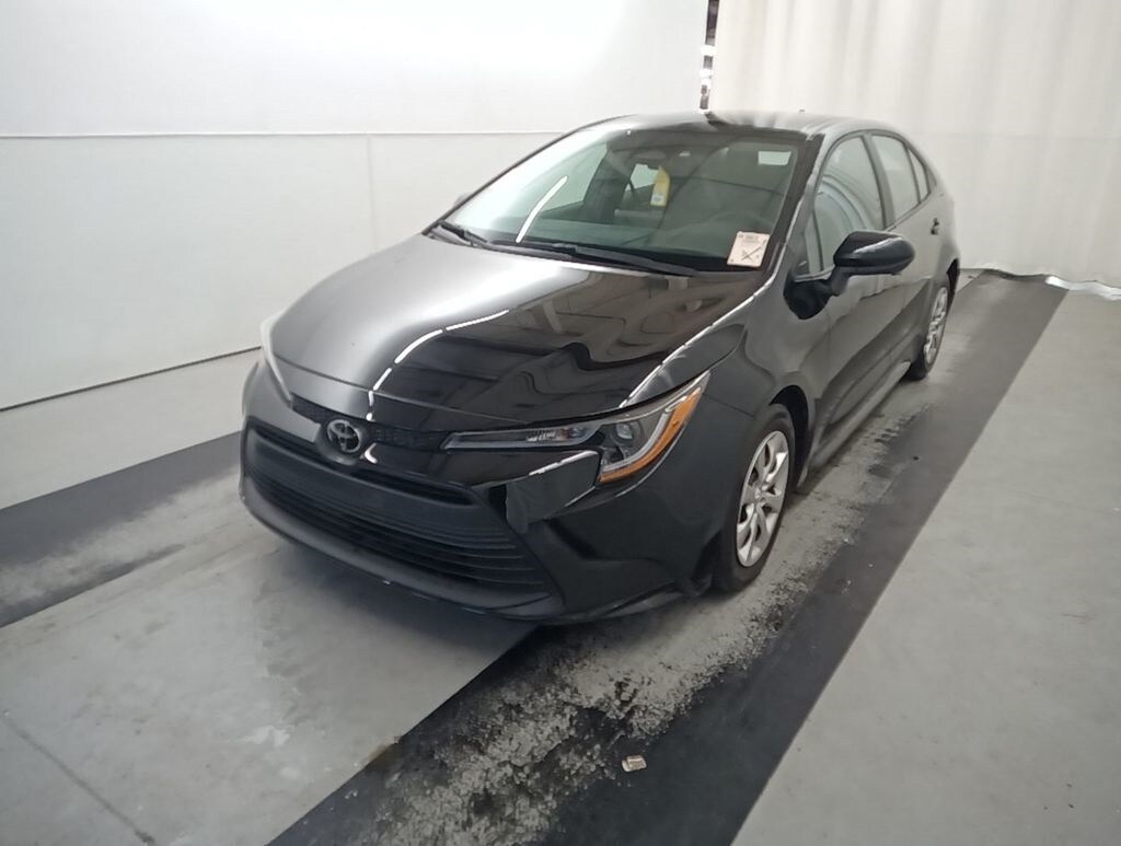 2024 Toyota Corolla LE photo 2