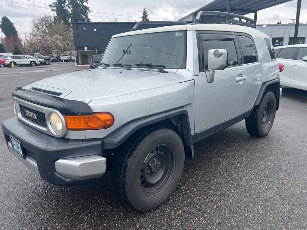 Used 2007 Toyota FJ Cruiser Base with VIN JTEZU11FX70005393 for sale in Milwaukie, OR