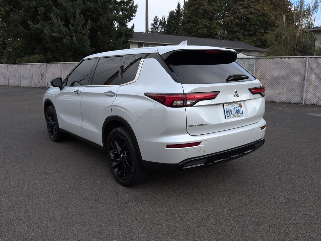 2022 Mitsubishi Outlander SE Launch Edition photo 2