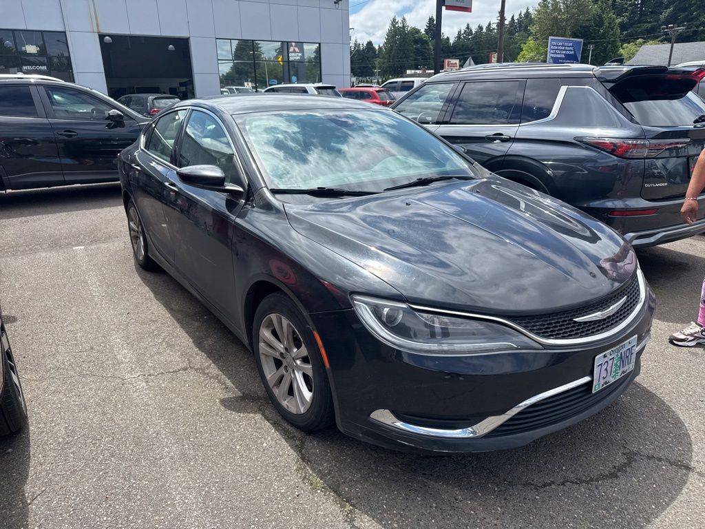 2016 Chrysler 200 Limited's photo