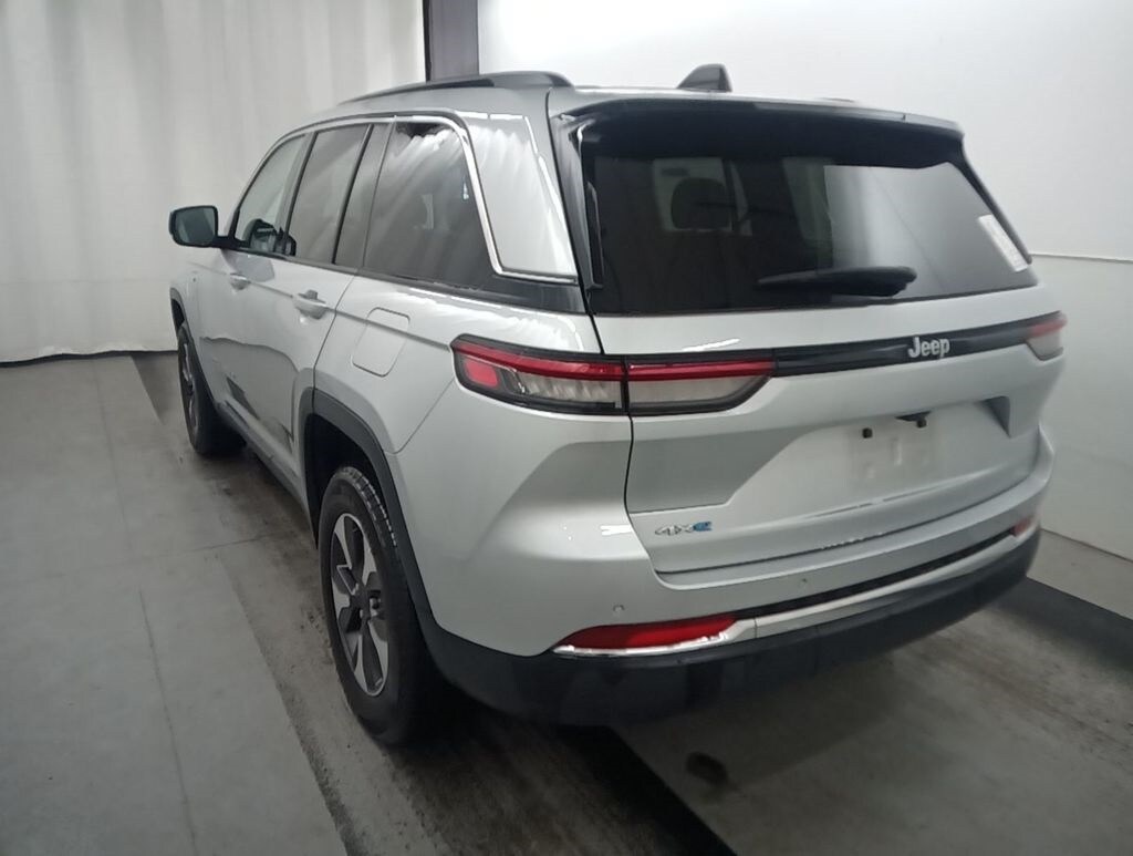 2024 Jeep Cherokee Limited 4xe photo 4