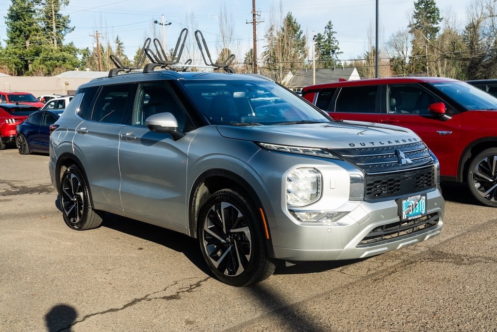 2023 Mitsubishi Outlander SEL's photo