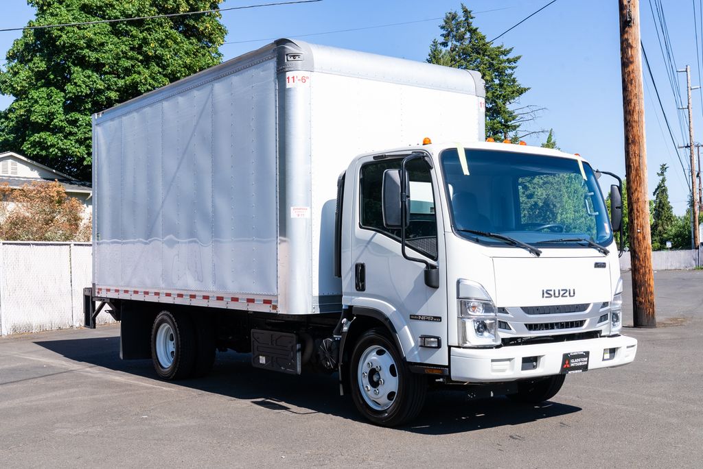 2023 Isuzu NPR-HD's photo