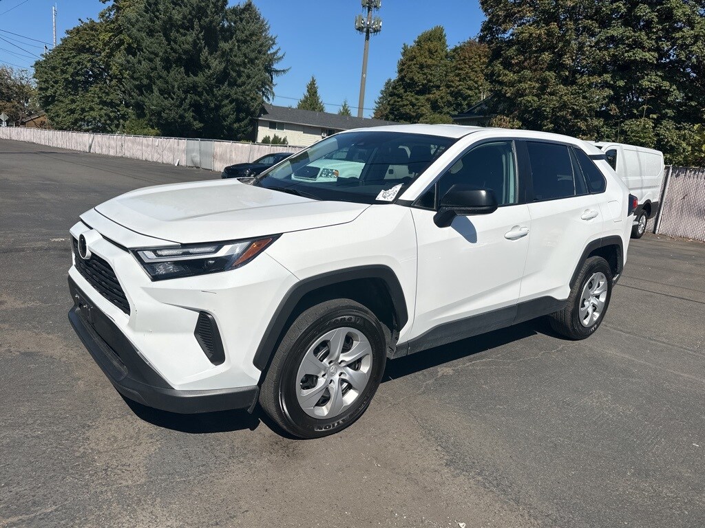 2024 Toyota RAV4 LE photo 2