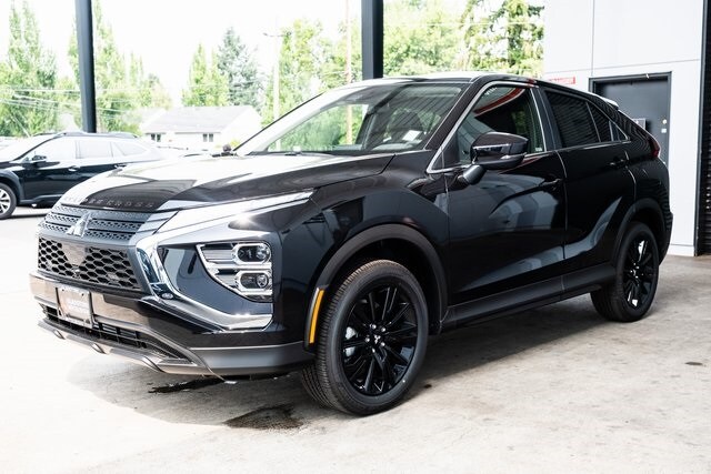 2025 Mitsubishi Eclipse Cross LE photo 3