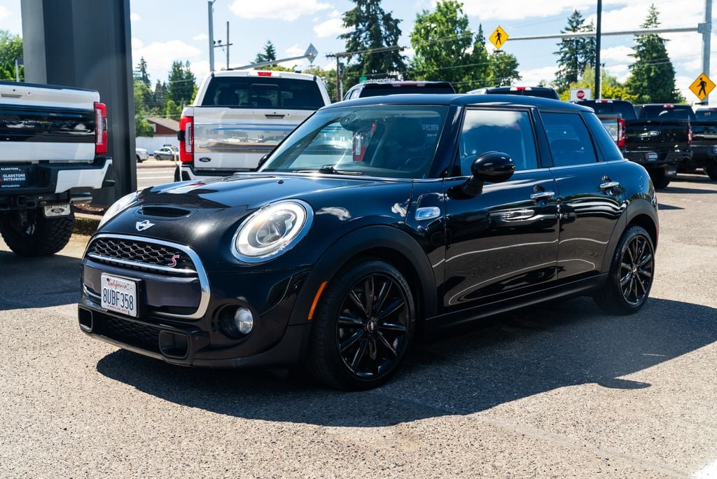 2018 MINI Cooper S 4 Door's photo