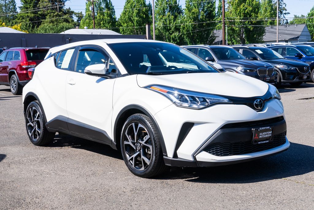 2021 Toyota C-HR XLE's photo