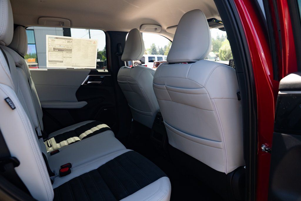 2025 Mitsubishi Outlander SEL - Photo 24