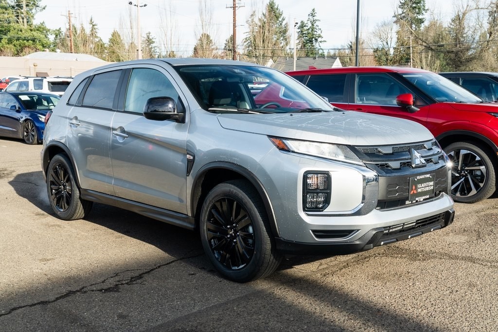 2026 Mitsubishi Outlander LE's photo