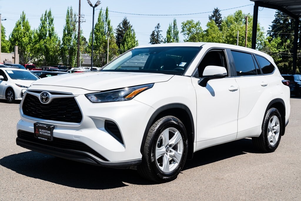 2023 Toyota Highlander L photo 3