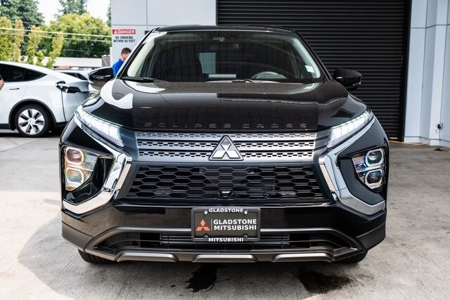 2025 Mitsubishi Eclipse Cross LE photo 2
