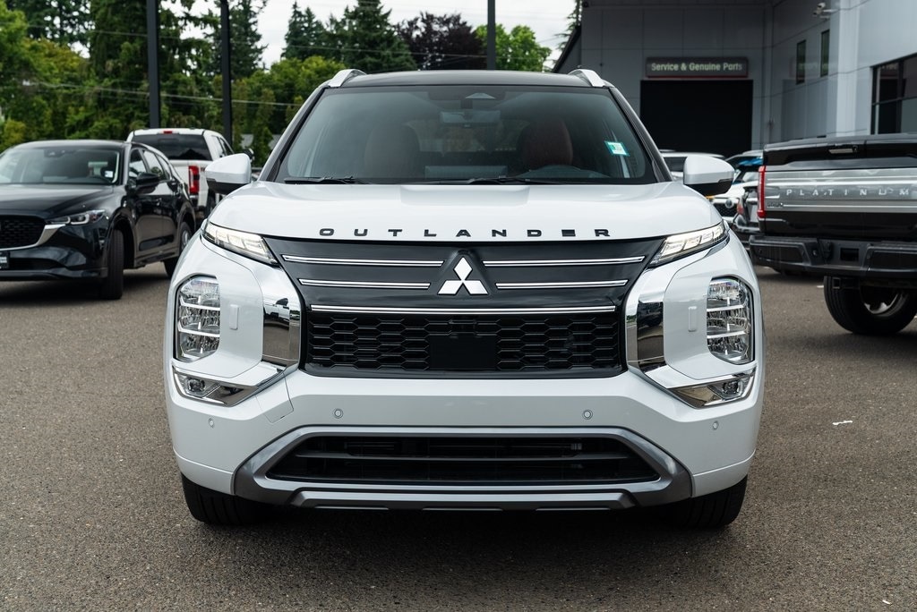 2025 Mitsubishi Outlander SEL photo 2