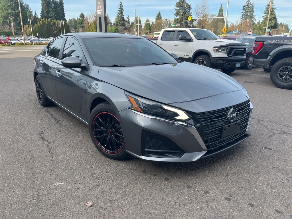 2023 Nissan Altima SV's photo