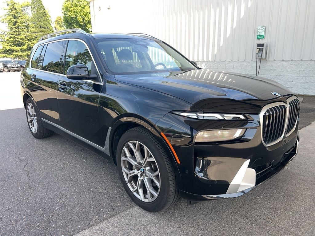 2023 BMW X7 xDrive40i's photo