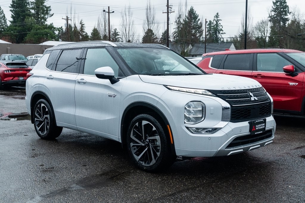 2025 Mitsubishi Outlander Plug-in Hybrid SEL's photo