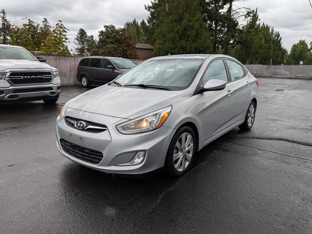 2014 Hyundai Accent GLS photo 2