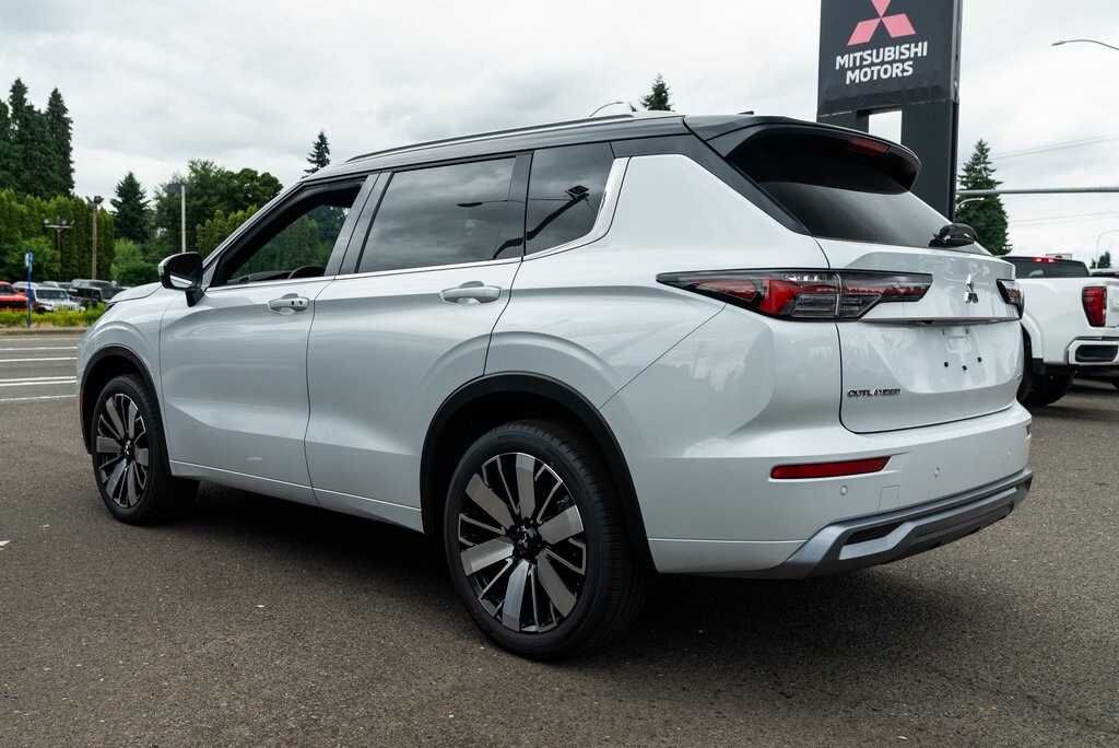 2025 Mitsubishi Outlander SEL photo 4