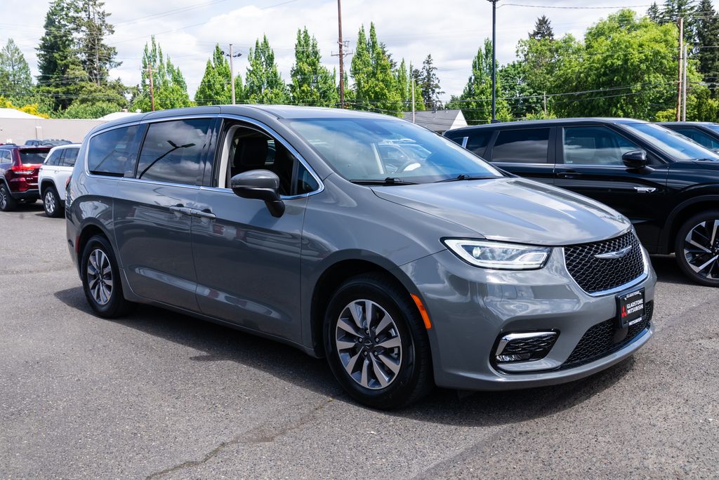2023 Chrysler Pacifica Hybrid Touring L Hybrid's photo