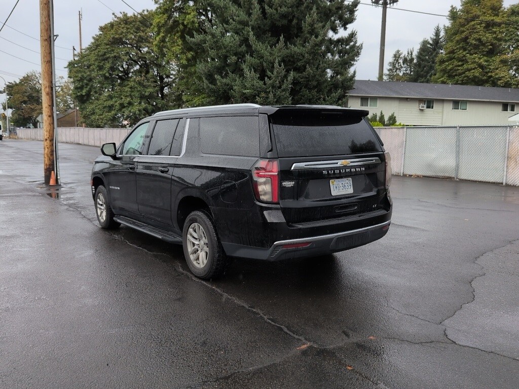 2021 Chevrolet Suburban LT photo 2