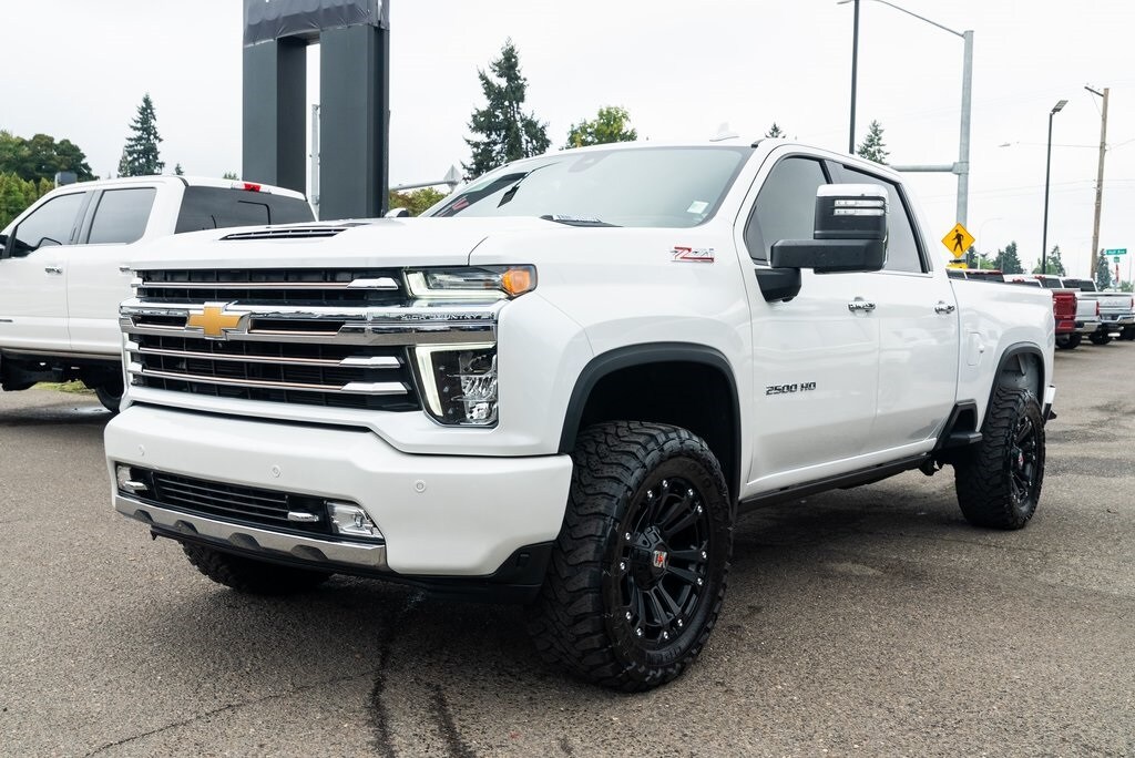 2023 Chevrolet Silverado 2500HD High Country photo 3