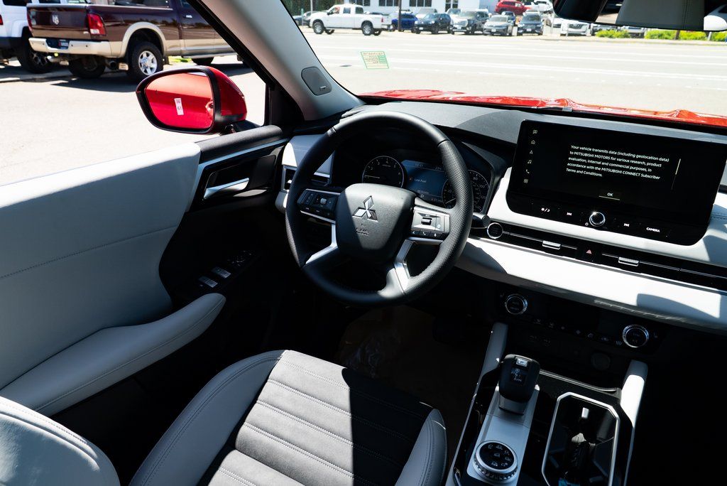 2025 Mitsubishi Outlander SEL - Photo 9