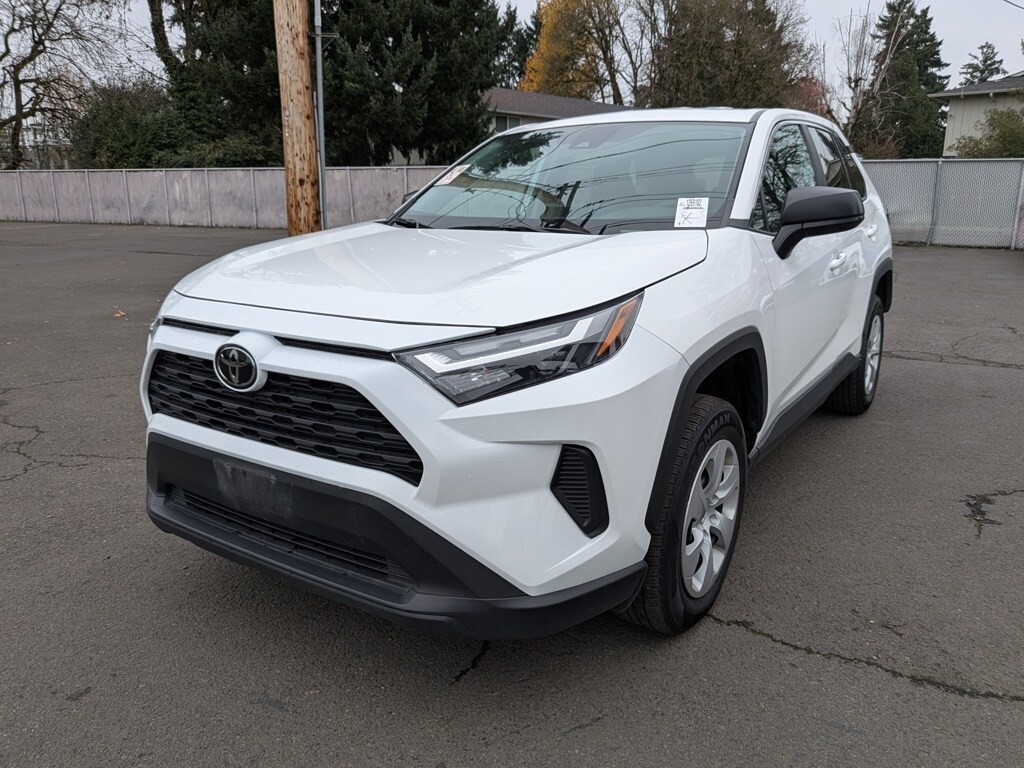 2024 Toyota RAV4 LE photo 3