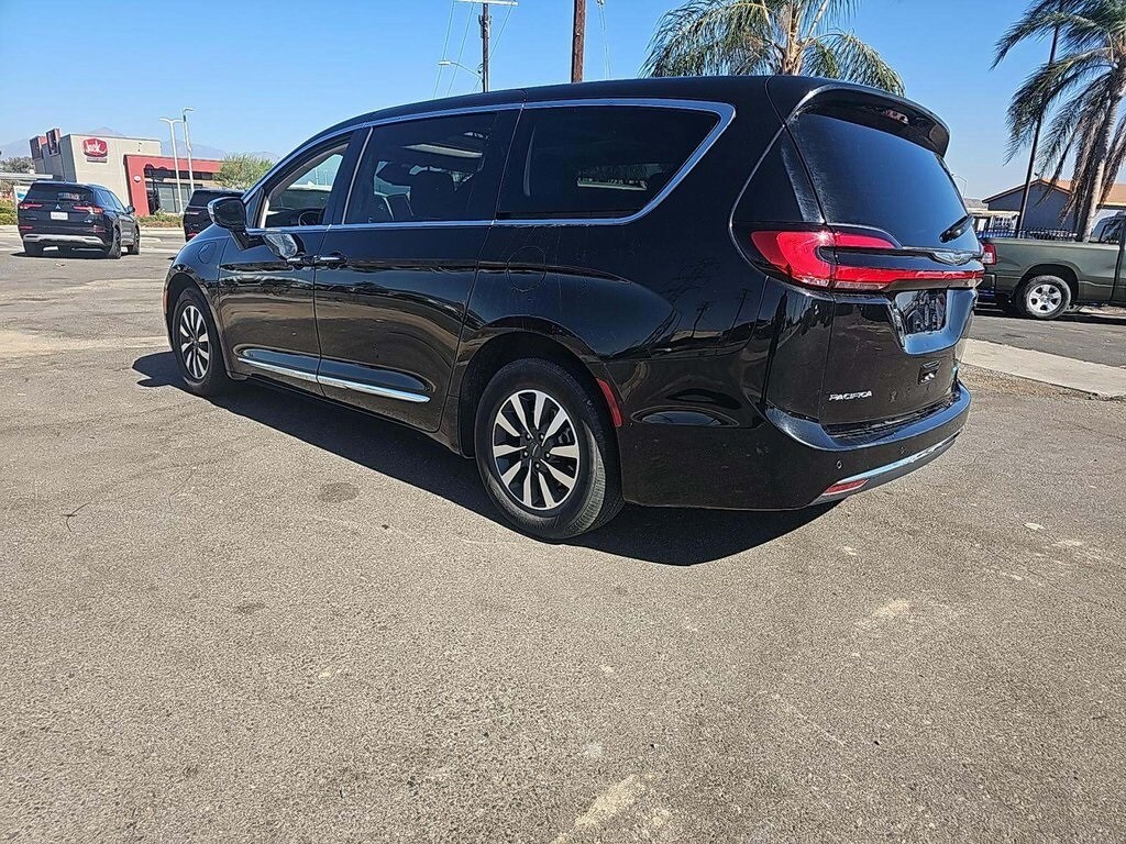 2023 Chrysler Pacifica Hybrid Limited photo 3