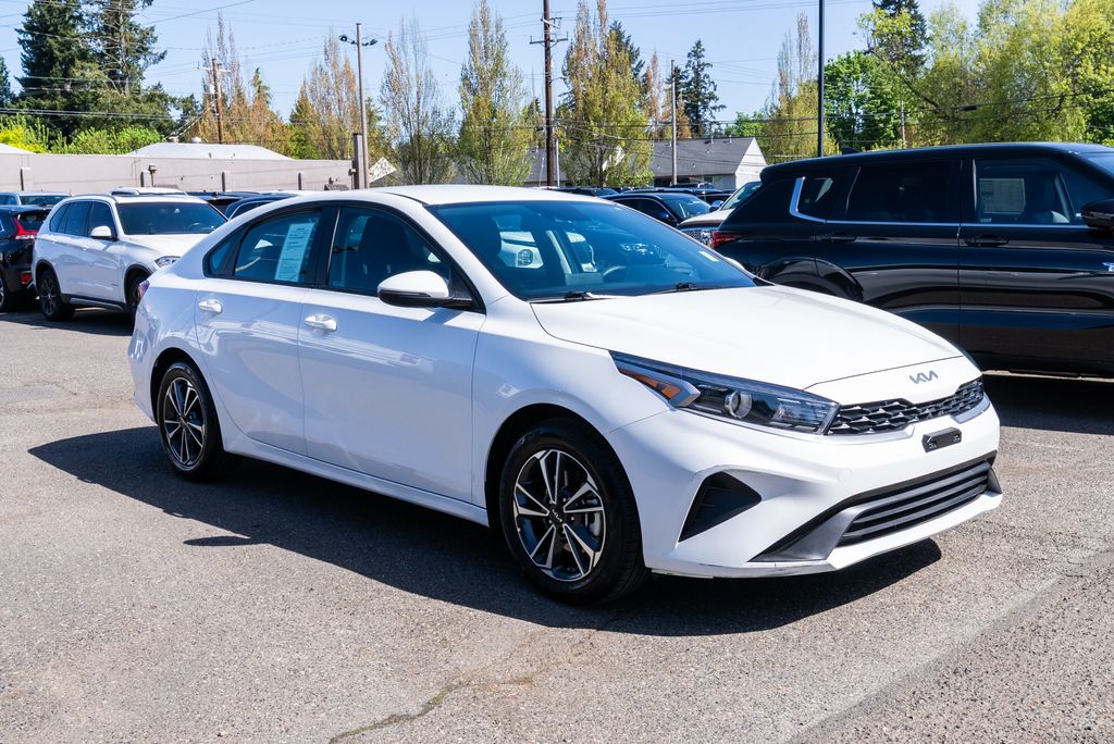 2024 Kia Forte LXS AT's photo