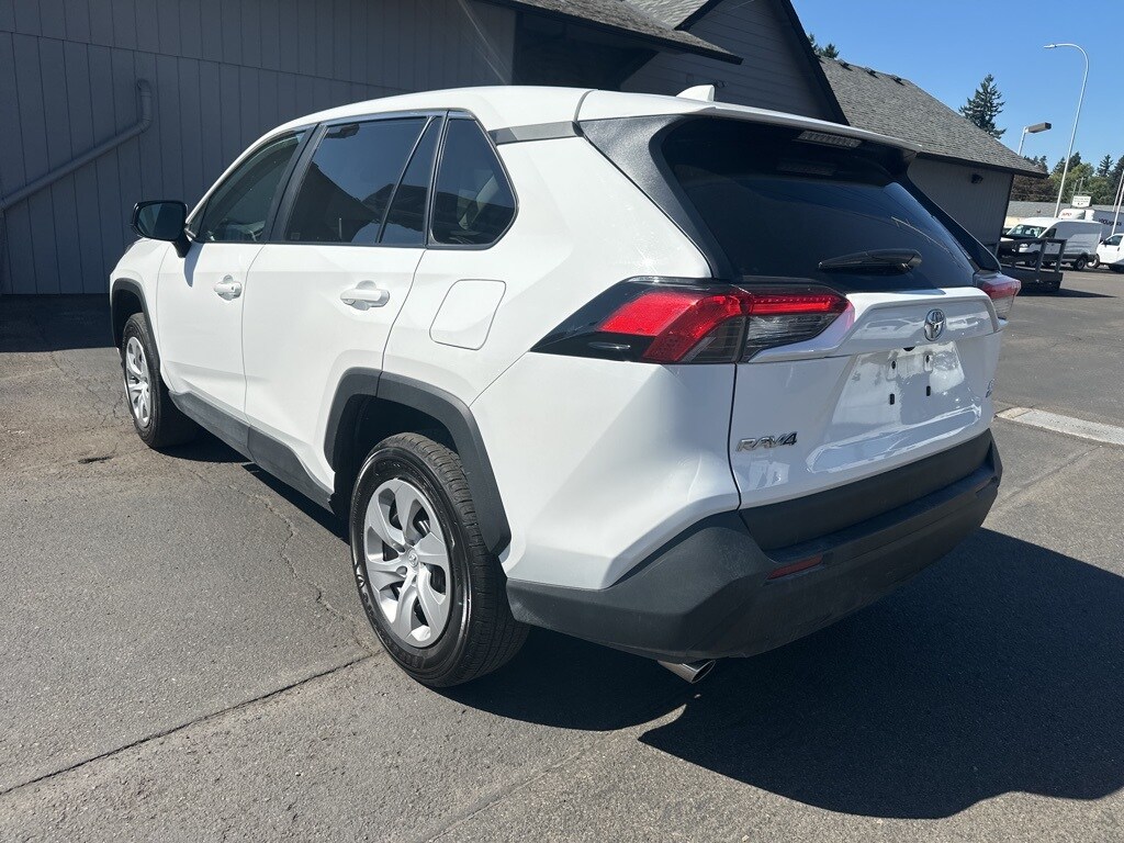 2024 Toyota RAV4 LE photo 3