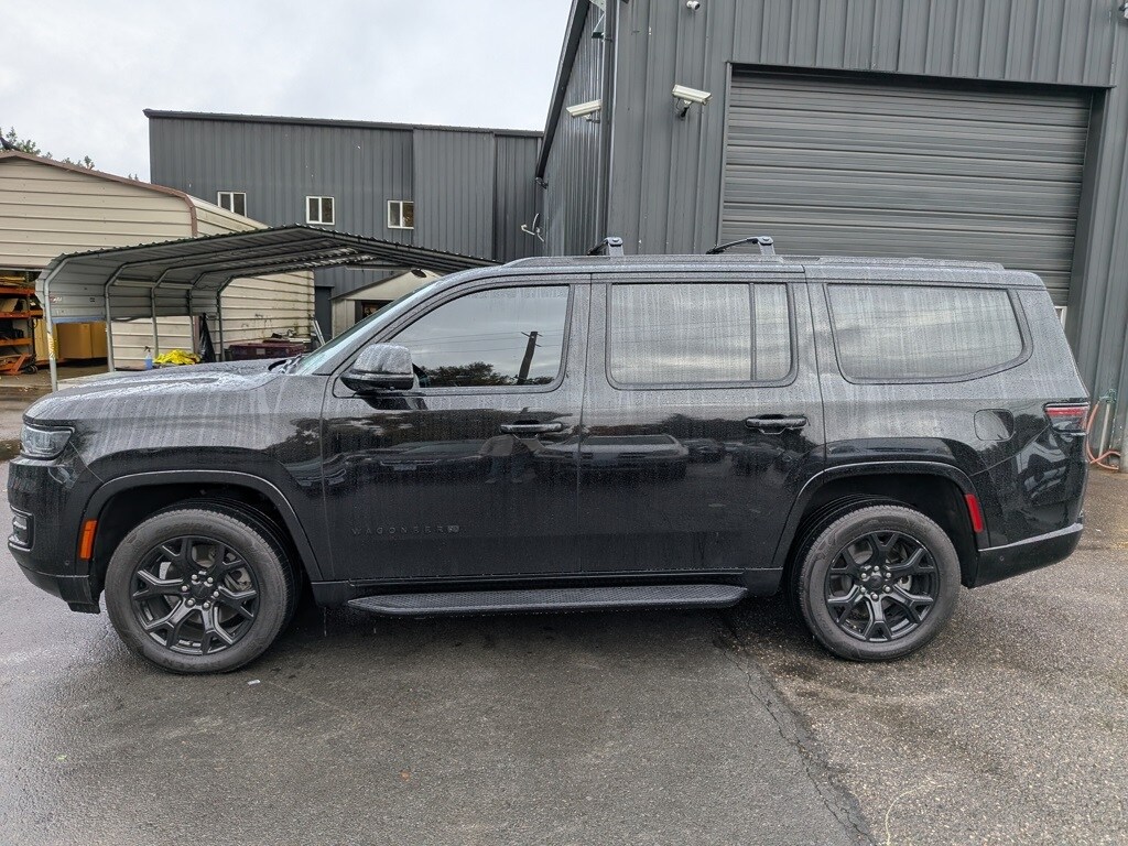 2023 Jeep Wagoneer Series II Carbide photo 3