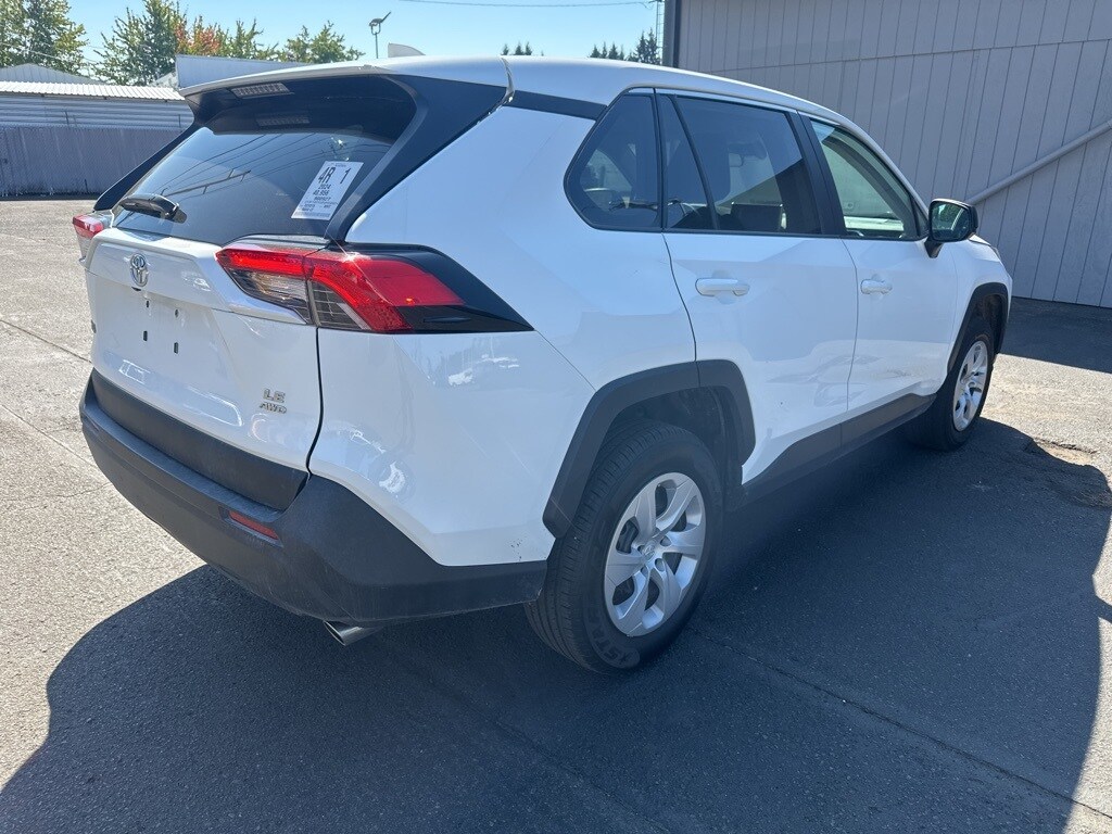 2024 Toyota RAV4 LE photo 4